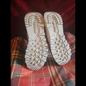 Reebok Shoes Reebok Classic Leather Legacy Size 95 Euc Fy7454 Rare Excellent Condition Poshmark